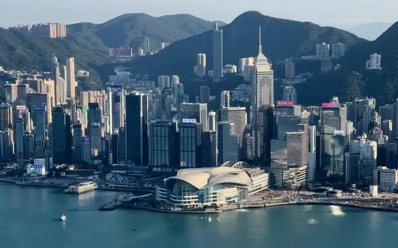 Why Does Hong Kong Have So Many Skyscrapers? The Incredible Story Behind the World’s Most Vertical City