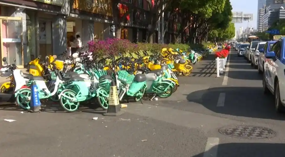 Why Do Chinese Cities Have So Many Electric Bikes and Scooters?