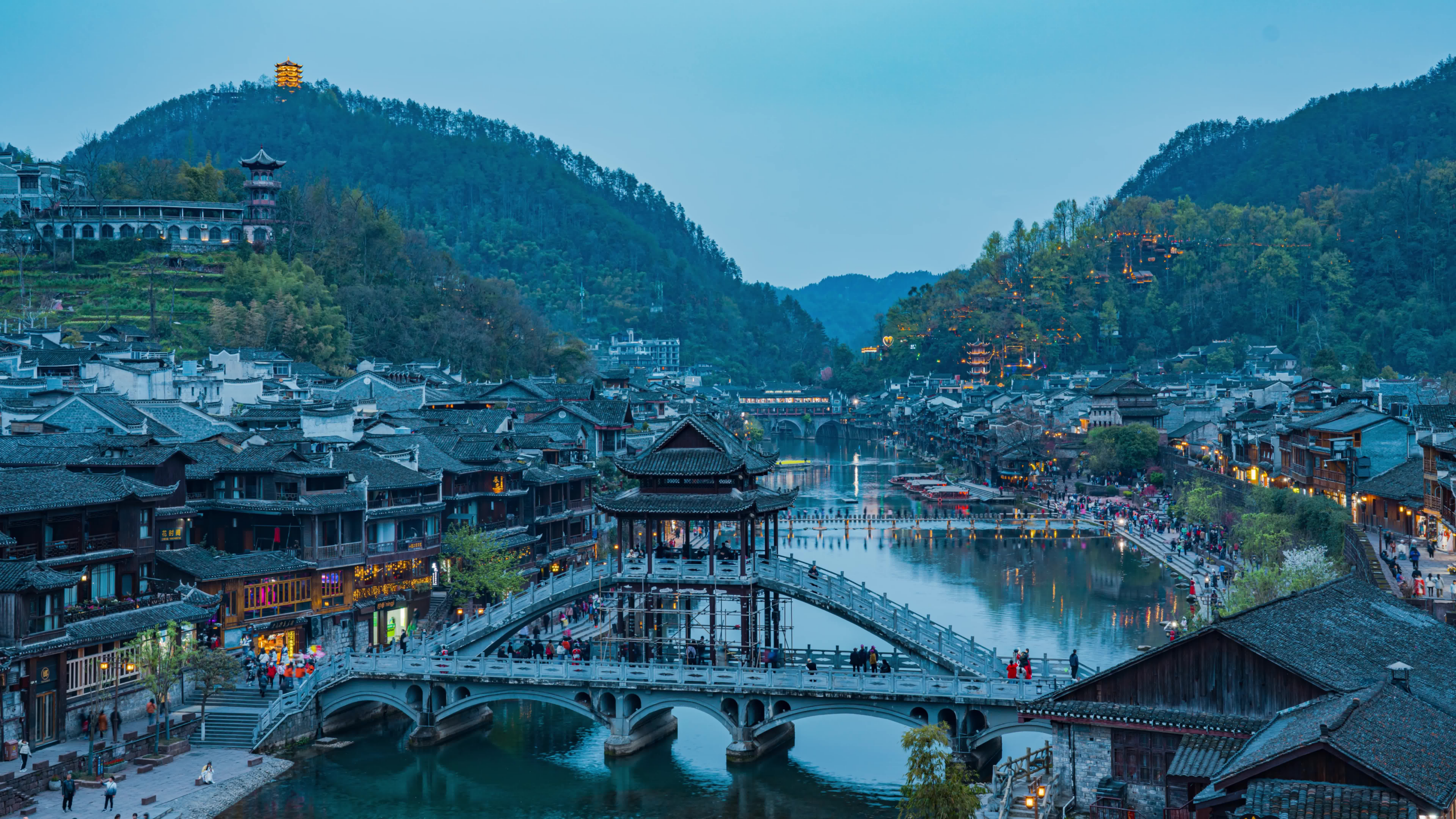 China’s Ancient Town Frozen in Time: The Enchanting Story of Fenghuang Ancient Town