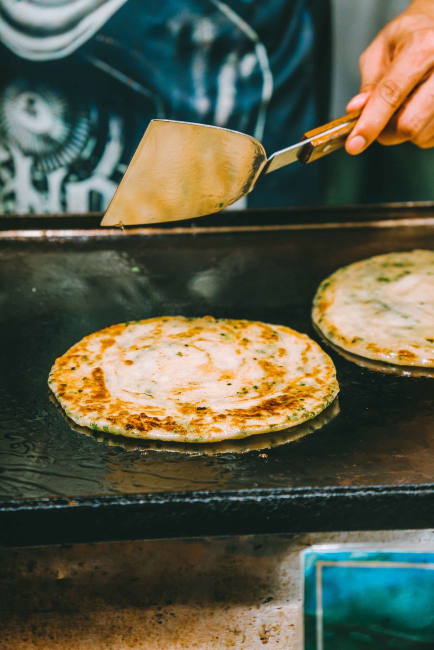 man serving pizza on market