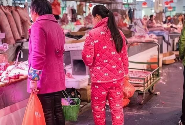 Why Do Chinese People Wear Pajamas Outside?